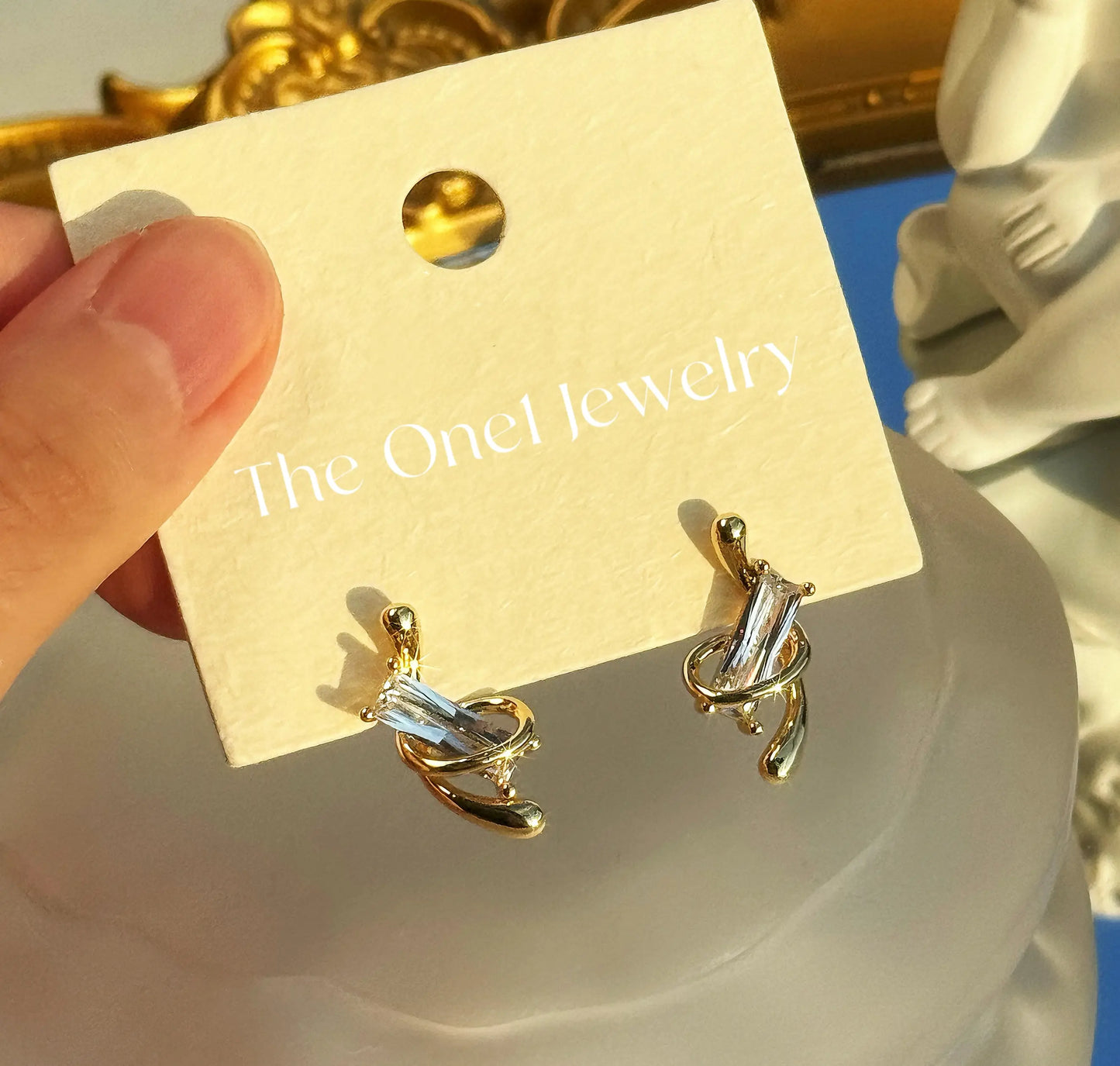 The One1- Minimal Line Rectangle Earrings