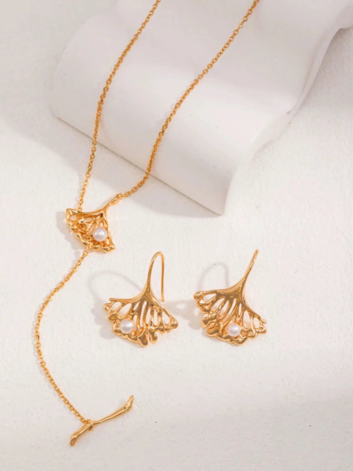 The One1| Ginkgo Leaf Pearl Necklace for woman, S925 Sterling Silver, Freshwater Pearl, Vintage Gold