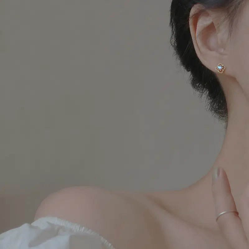 The One1| Moonstone Petal Earring