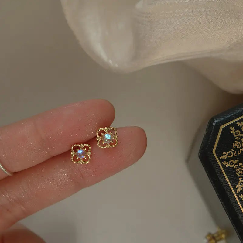 The One1| Moonstone Petal Earring