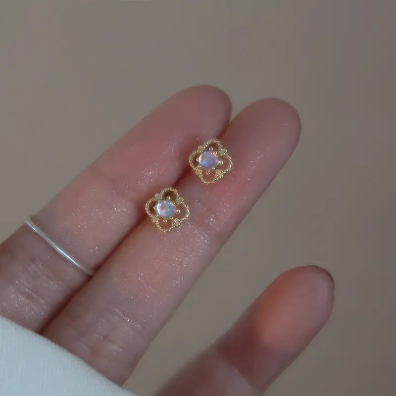 The One1| Moonstone Petal Earring