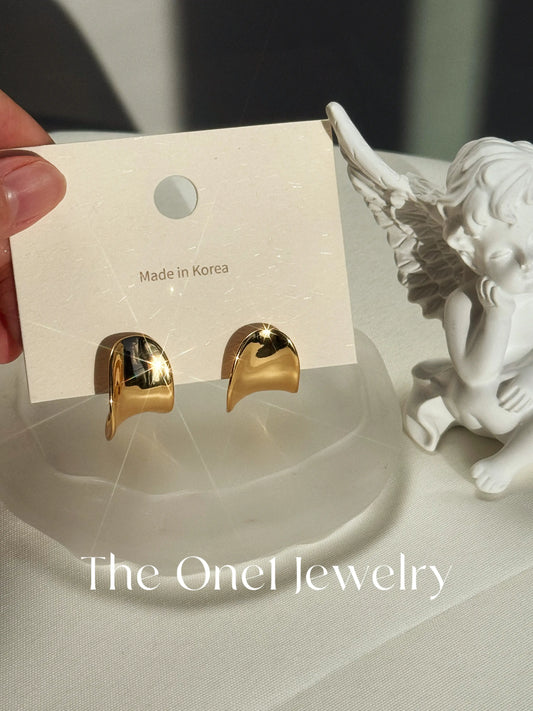 THE ONE1 - 24K Gold Concave Sculpted Oval Earrings
