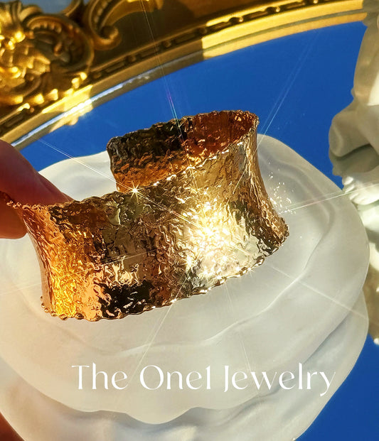 The One1 - Golden Contour Cuff Bracelet for woman